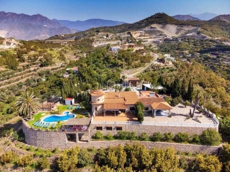 Foto 3efd00dd-cbae-47b6-a175-f5f09671a566. Chalet la vivienda de tus sueños está en venta en Motril