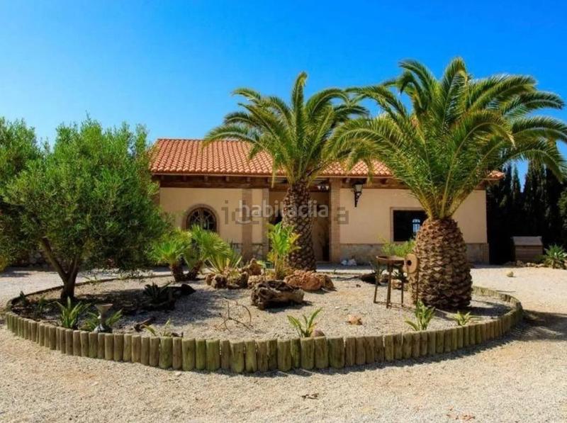 Foto 4d131349-7e7e-4485-a261-15c3f7e1ab79. Chalet la vivienda de tus sueños está en venta en Motril