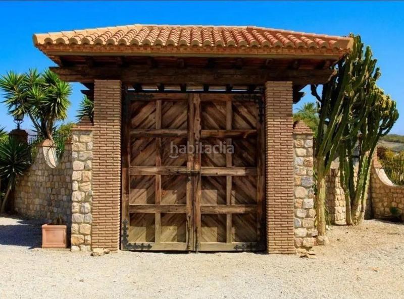 Foto 5db95e92-d190-48a3-bed6-2a5a7dadacc7. Chalet la vivienda de tus sueños está en venta en Motril