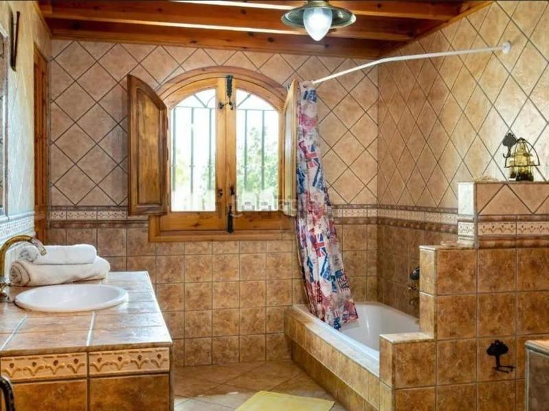 Foto 6922339a-0c06-4f43-aa50-4896d28e9299. Chalet la vivienda de tus sueños está en venta en Motril