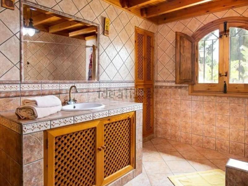 Foto b5cc7d5d-fb42-4eb9-8d0e-e64bbfa0b0c6. Chalet la vivienda de tus sueños está en venta en Motril