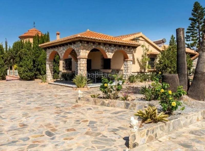 Foto ce284acc-2c2f-45be-909e-d8c6e8de51d5. Chalet la vivienda de tus sueños está en venta en Motril