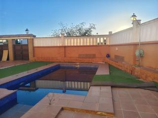 Xalet  Calle de atenas. Tu chalet con piscina en los llanos de silva!!