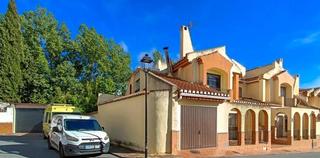 Casa  Calle maestro joaquin duran. Casa pareada en alfacar