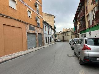 Local Comercial  Calle de enrique ruiz cabello. Local comercial en el centro de atarfe preparado para montar tu
