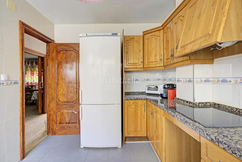 Foto 5330c6f6-8c3f-4993-a16a-39cd4b443ad9. Casa adossada amb aparcament a Atarfe