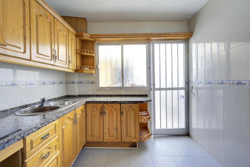 Foto a74e0df2-4638-48ad-a1a8-e1bc6e247082. Casa adossada amb aparcament a Atarfe