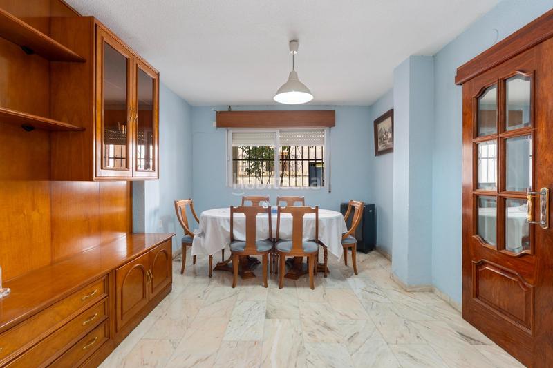 Foto daa6f7bb-3e8d-44cc-ba7a-13764be15f50. Casa adossada amb aparcament a Atarfe