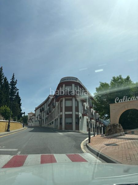 Foto 2fba2511-1ab3-4d41-80f9-baefeb82ef52. Lloguer pis amb aparcament a Calicasas