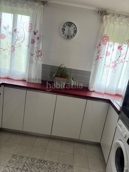 Foto 748b99b3-b65b-40d2-b943-03b615f6dfb7. Lloguer pis amb aparcament a Calicasas