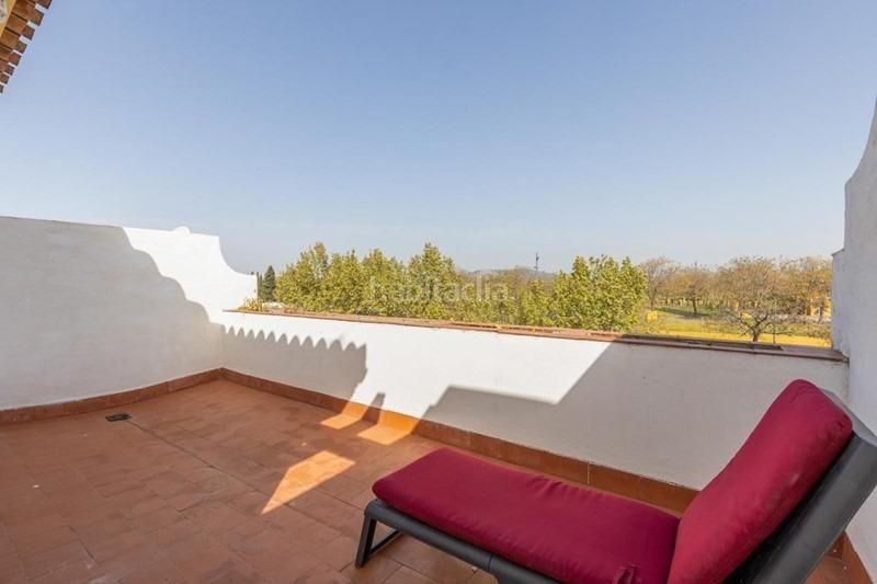 Foto 410e1a7f-f594-474e-80a7-1171e49d7043. Casa adossada amb aparcament a Maracena