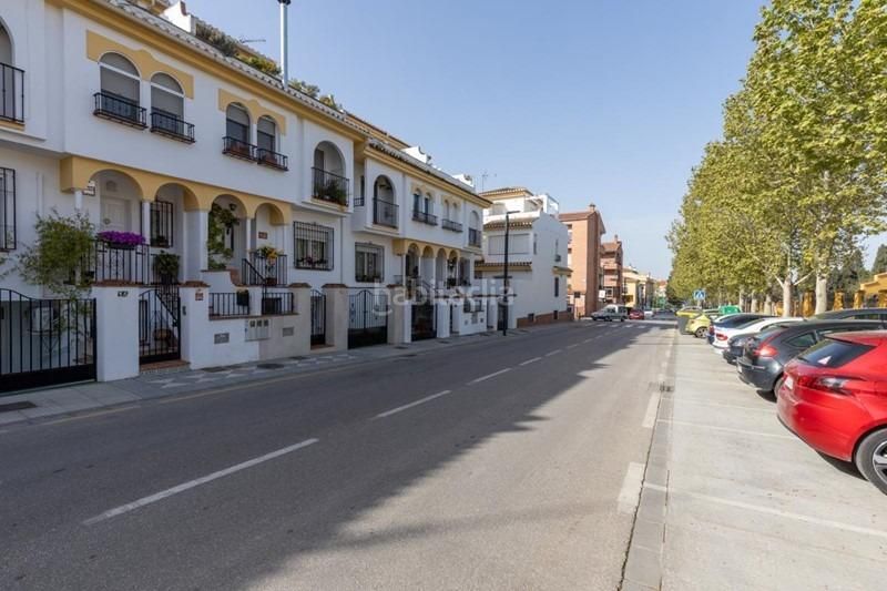 Foto b91c5e27-ff2b-40d8-b51c-4a966837ca4d. Casa adossada amb aparcament a Maracena