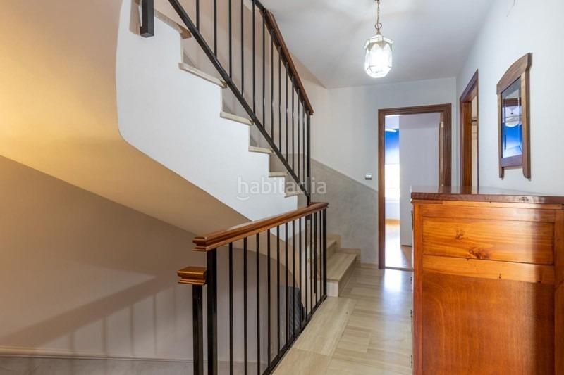 Foto c1a48420-c9fb-46b7-8aeb-e93fd16a3fea. Casa adossada amb aparcament a Maracena