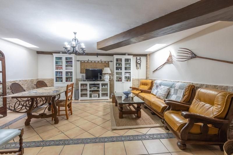 Foto e4a03af6-7a93-42df-8bac-3be23a96f89d. Casa adossada amb aparcament a Maracena