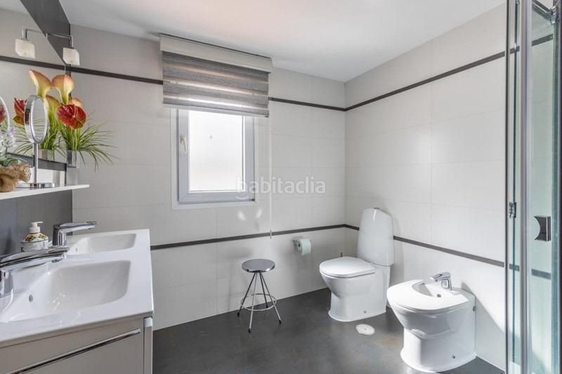 Foto f63fa451-03f8-4770-b55f-7ce9e5d6cd9f. Casa adossada amb aparcament a Maracena