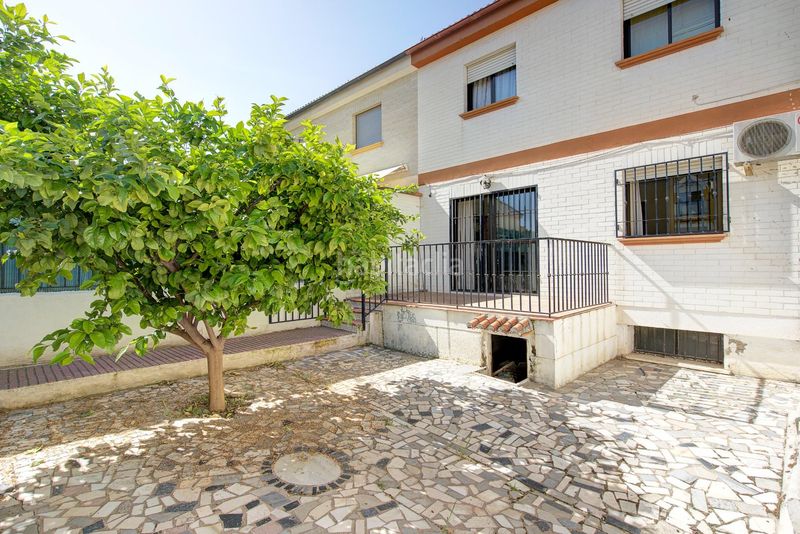 Foto c4cf277e-a7e0-43bb-aeb9-bfdadb0e1bdb. Casa adossada amb aparcament a Atarfe