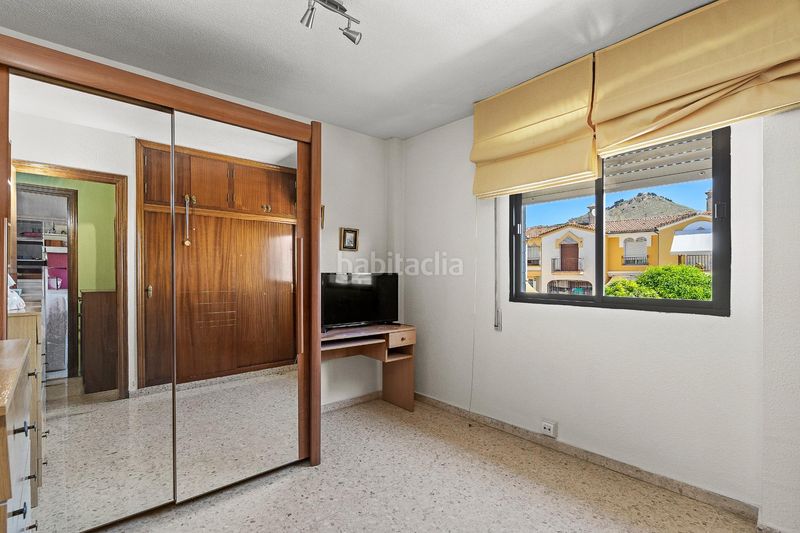 Foto d6e0d1d1-ef4a-4827-9336-d7f3704fd436. Casa adossada amb aparcament a Atarfe