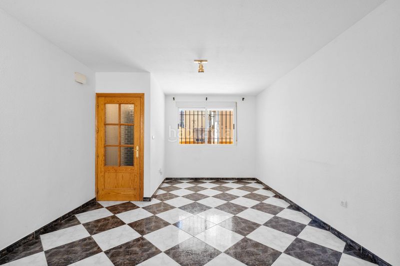 Foto f0c3b8a1-edc5-43b2-8a1f-5d15b743c309. Duplex with parking in Atarfe