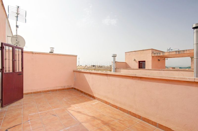 Foto c9a1679b-ed42-49a1-abb1-9299f58a6a9a. Casa adossada amb calefacció aparcament a Atarfe