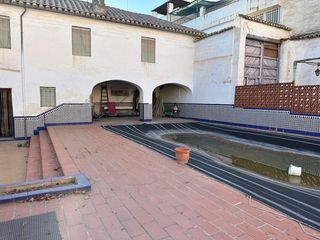 Maison à Atarfe. Preciosa y amplia casa con piscina en el centro de atarfe!