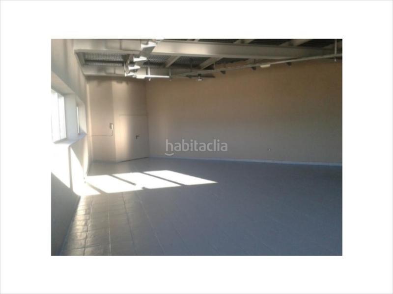 Foto ce3abc16-f655-4649-8939-027d5b356a32. Nau industrial a Poleares Lucena