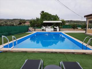 Casa a Cabra. Chalet en cabra con una superficie de parcela de 1800 m2. y una