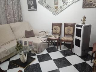 Reihenhaus in Hoya del Molino. Casa en zona la calzada. cuenta con sótano con rampa de acceso p