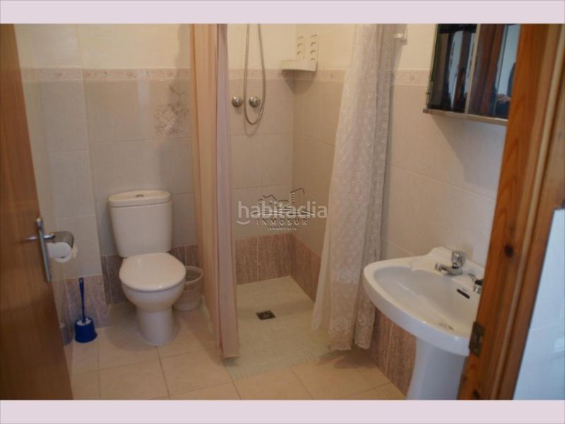 Foto f7e8afe0-2206-4d09-872d-59cfe40a77c4. Casa adossada a Rute