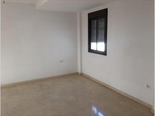 Piso en Las Tinajerías - Juderías. Salóncomedor, cocina equipada, lavadero, dos dormitorios, cuarto
