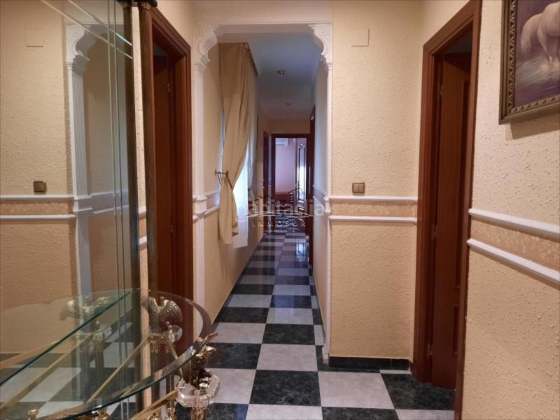 Foto ab934802-ef78-498d-95dd-792202ab36ea. Piso  en zona calle cabrillana. cuenta con recibidor, un espacioso y luminoso salóncomedor, cocina amueblada, lavadero, cuarto de b en Lucena