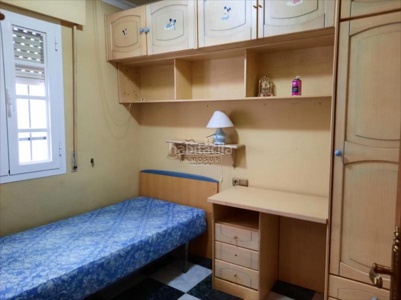 Foto de4c6d0b-44a4-43e3-af48-db9a011056b9. Piso  en zona calle cabrillana. cuenta con recibidor, un espacioso y luminoso salóncomedor, cocina amueblada, lavadero, cuarto de b en Lucena