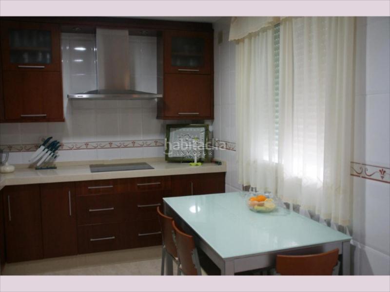 Foto 87c0cddd-0cb1-45b0-ab22-443d52ec515f. Flat in Centro Lucena