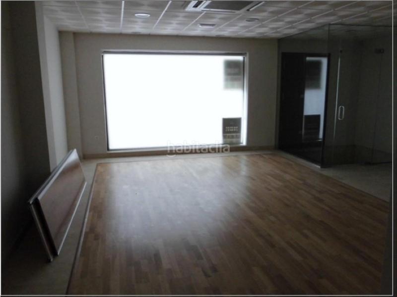 Foto f7c05063-9237-4a6f-aab9-28ade81a90b0. Alquiler local comercial  en planta baja y sótano. amplio escaparate. aseo. refinmosur667 en Lucena