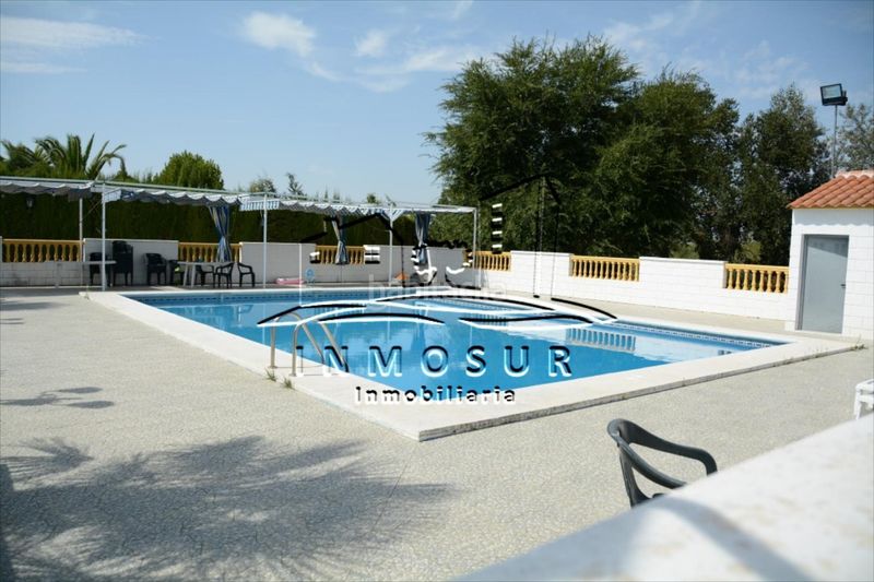 Foto 485128b3-86fa-401e-89bd-a6ed8ceb9660. Casa amb piscina a San Francisco Lucena