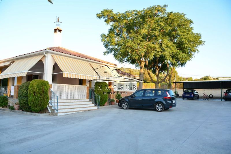 Foto b1869904-32cf-42ff-ad25-41984ed953aa. Casa amb piscina a San Francisco Lucena