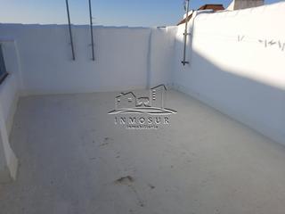 Casa adossada a El Carmen - La Barrera. Casa en zona calle rute. cuenta con una superficie de 110 m2. co
