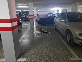 Lloguer Aparcament cotxe a Centro. Cochera para moto en zona calle maquedano. fácil maniobrabilidad