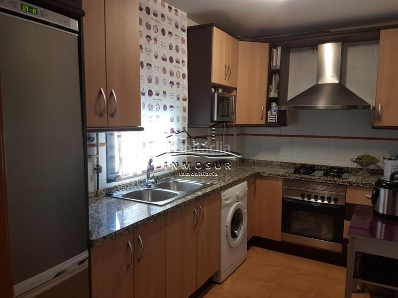 Foto d5878144-6032-4842-9257-b0645cbe6b25. Piso  en ronda dEl Valle tu nuevo hogar ideal!buscas un piso cómodo, luminoso y bien ubicado? este es el tuyo!este amplio piso en r en Lucena