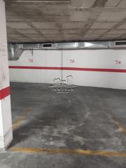 Parking coche en La Calzada. Cochera en zona calzada amplia y de fácil maniobrabilidad.