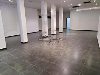 Lloguer Local Comercial a Centro. Local en una de las calles más comerciales de lucena y en zona c