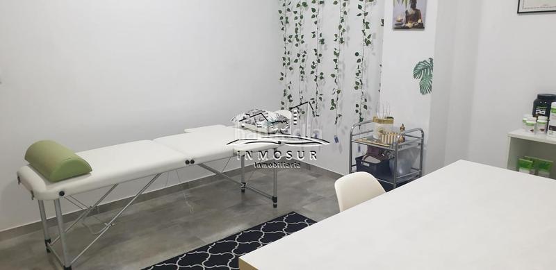 Foto 6e0e1da1-7ec9-4bbb-9a8d-a3f263f1943c. Alquiler oficina local comercial, ideal para oficina, con una superficie de 39 m2. cuenta con recibidor, dos despachos, archivador y aseo. amueblad en Lucena