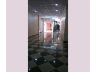 Lloguer Local Comercial a Centro. Local en zona muy comercial y céntrica. cuenta con una superfici