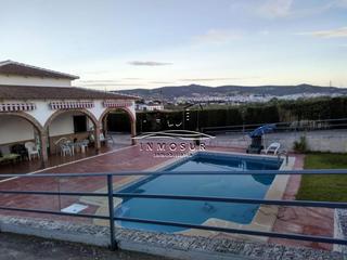 Casa a San Francisco. Chalet en zona vereda de castro. cuenta con una superficie de pa