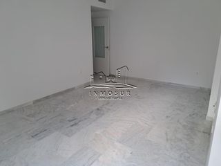 Appartement à Las Tinajerías - Juderías. Piso en planta baja en zona calle ancha