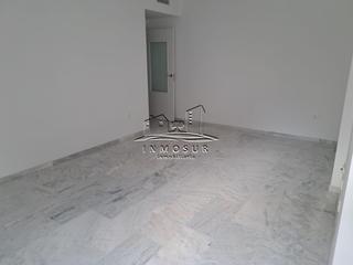 Piso en Las Tinajerías - Juderías. Piso en planta primera en zona calle ancha. cuenta con recibidor