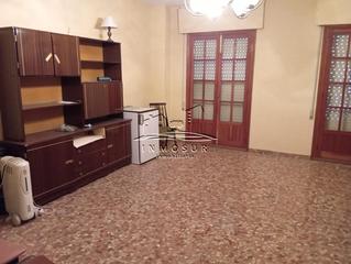 Pis a Centro. Piso en planta primera en zona centro. dispone de recibidor, sal