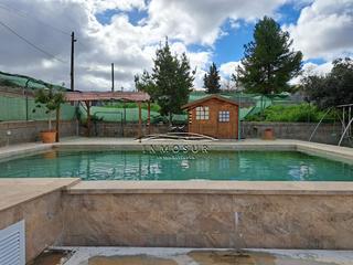Casa a Centro. Chalet en zona zarpazo. cuenta con una parcela de 2.000 m2. y un