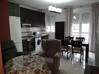 Location Appartement à Centro. Piso en zona parque. cuenta con recibidor, salóncomedor, cocina