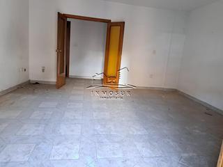 Pis a San francisco. Piso muy céntrico en zona calle san francisco. cuenta con recibi