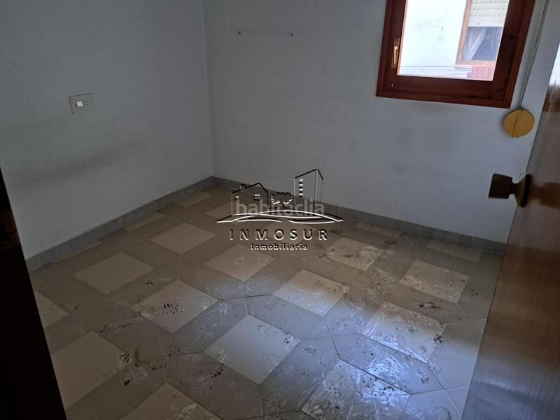 Foto 1fbb00a4-8ba1-405c-9422-1c9e72f667ba. Piso en San Francisco piso muy céntrico en zona calle San Francisco. cuenta con recibidor, un espacioso salóncomedor con dos balcones a la calle, cocina en Lucena